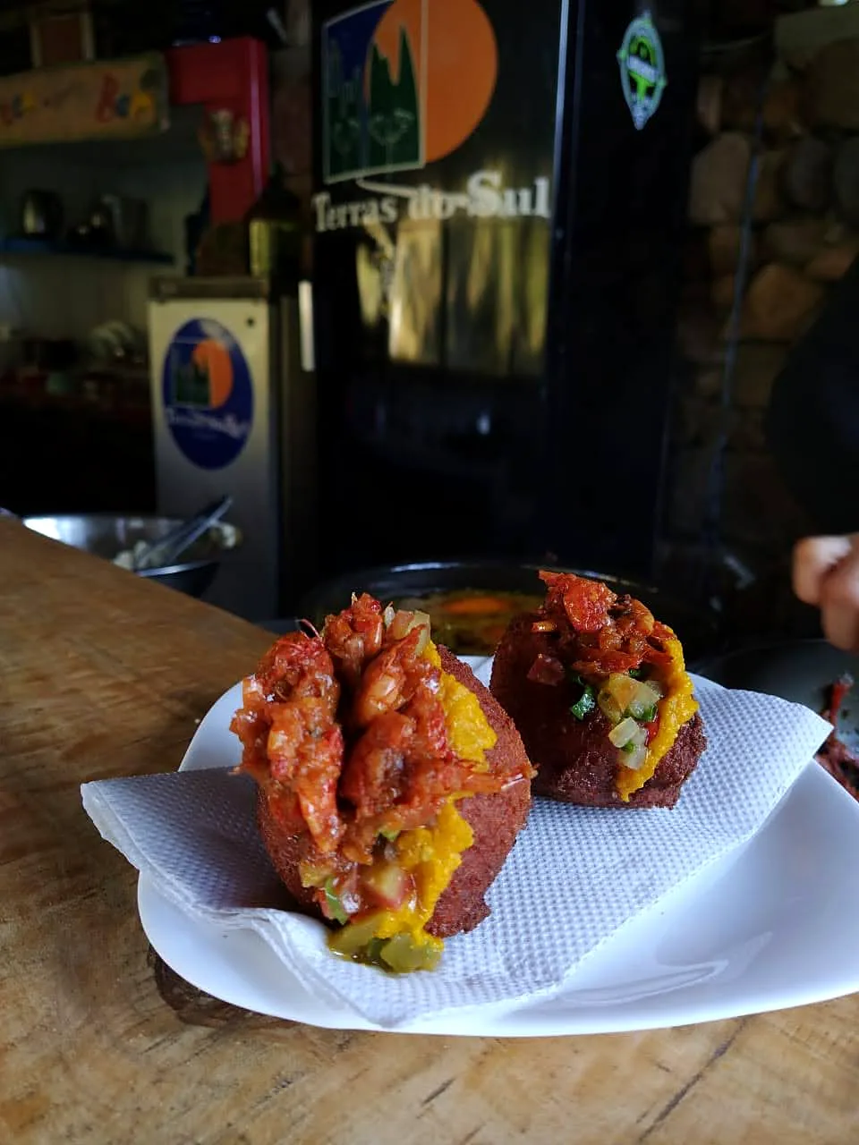 Acarajé com camarão e vatapá