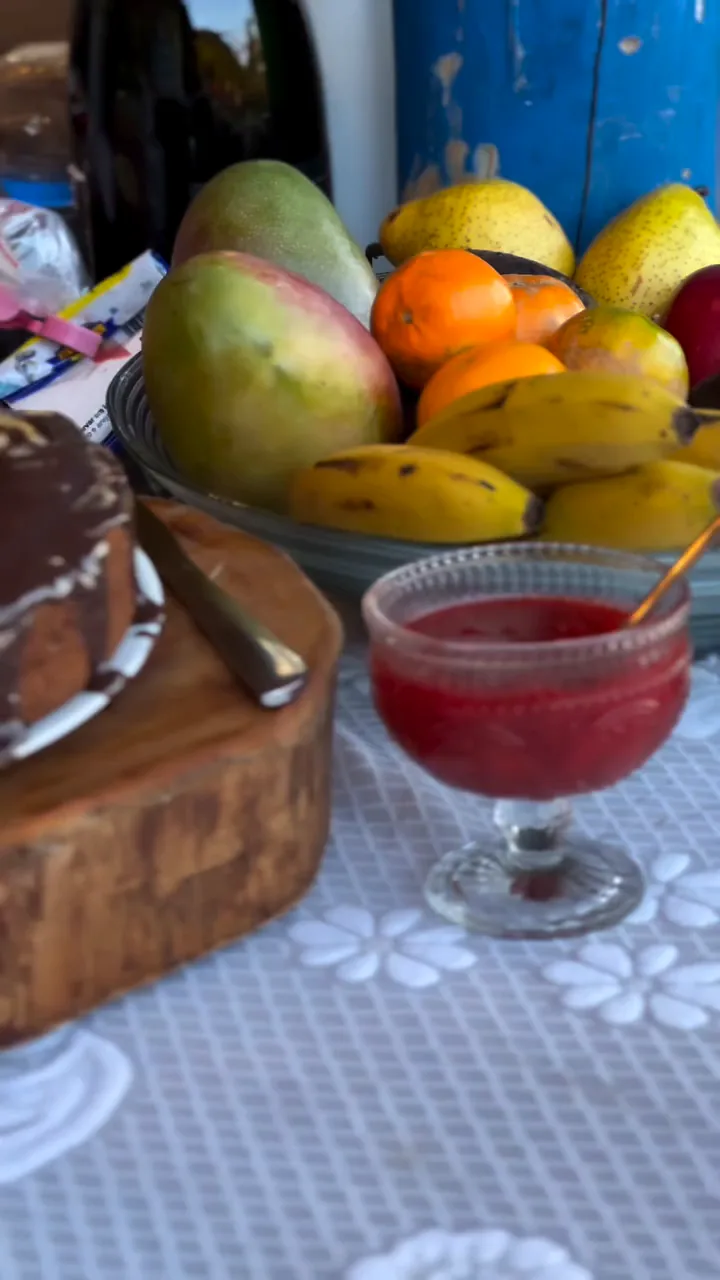 Frutas frescas na mesa do café