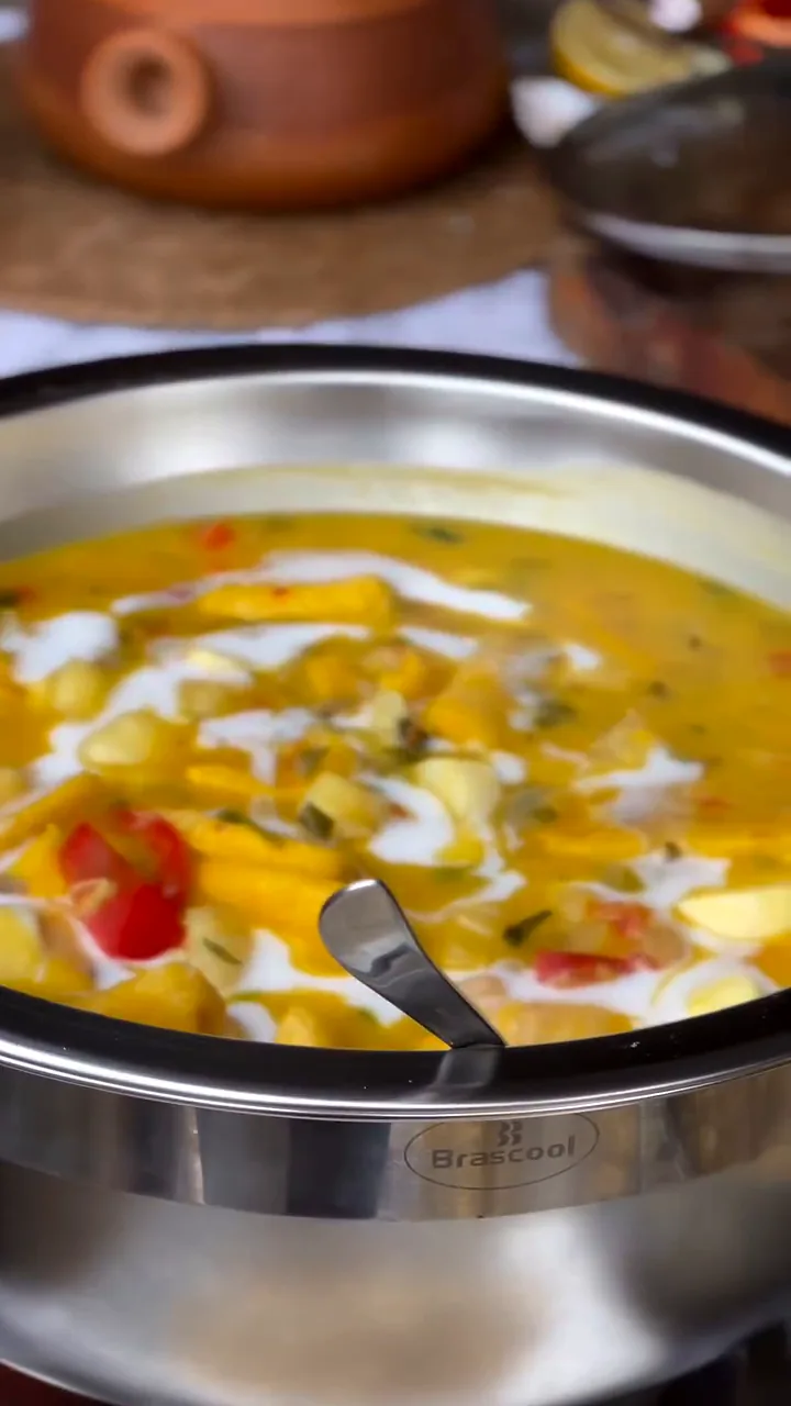 Moqueca vegana servida no buffet