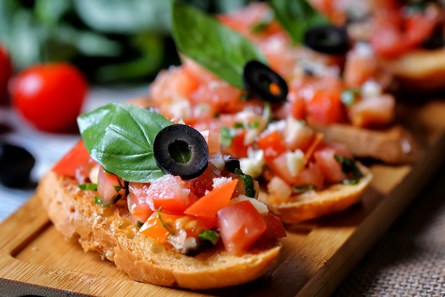 Bruschettas de tomate e manjericão